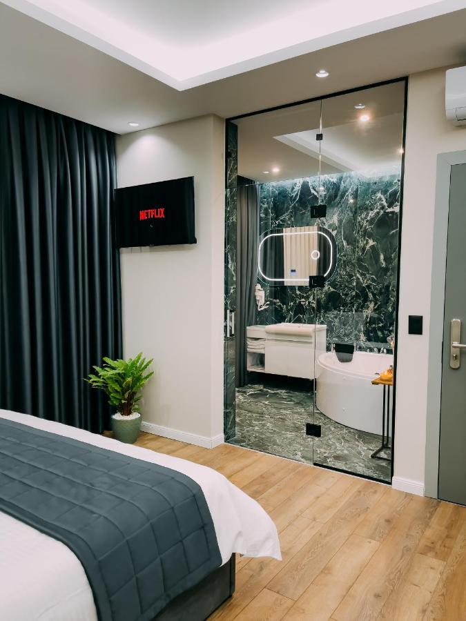 Superior Suite Jacuzzi,1766401809:JPEG