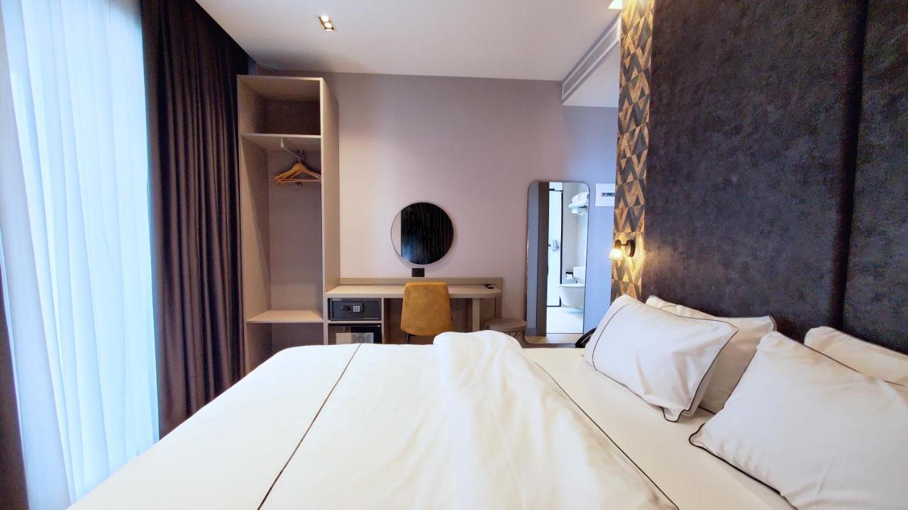 Deluxe Double Room Balcony,1669116928:JPEG