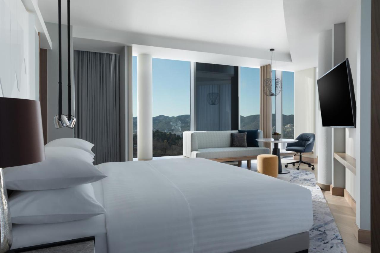 Junior King Suite - Club Lounge Access,1552297360:JPEG