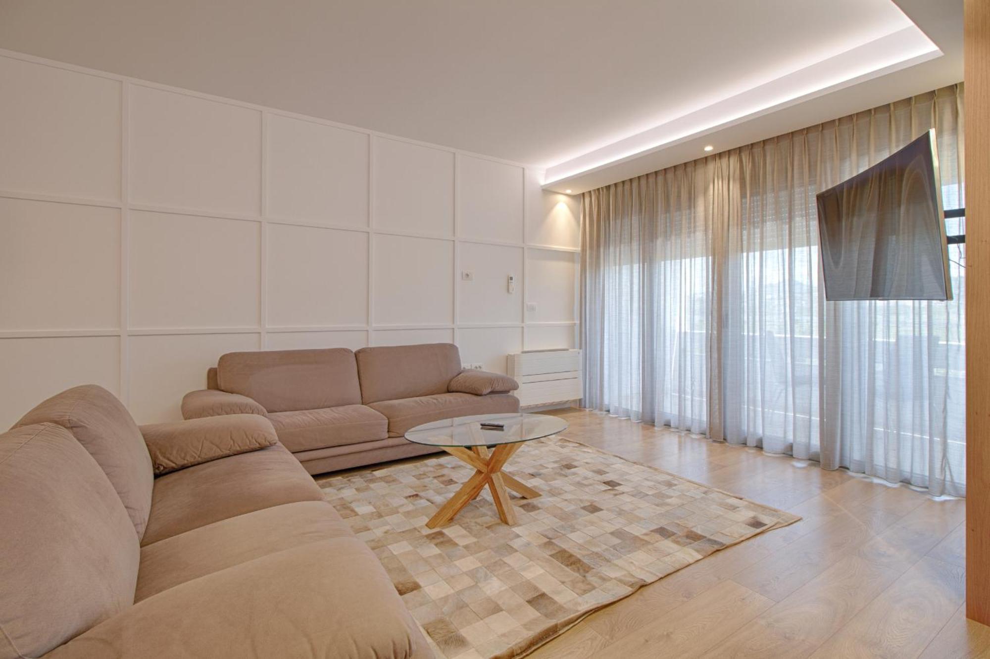 Appartamento con 2 Camere da Letto e Vista Lago