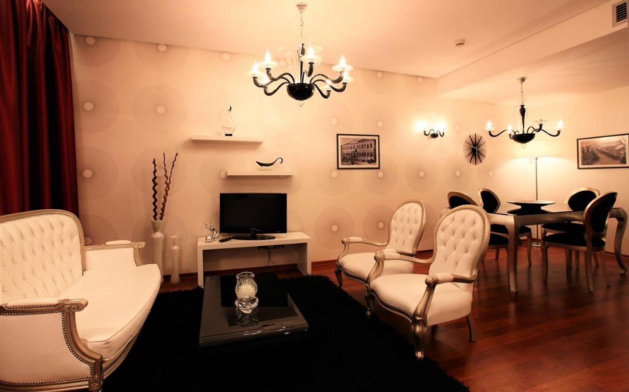 Executive Suite,776519914:JPEG