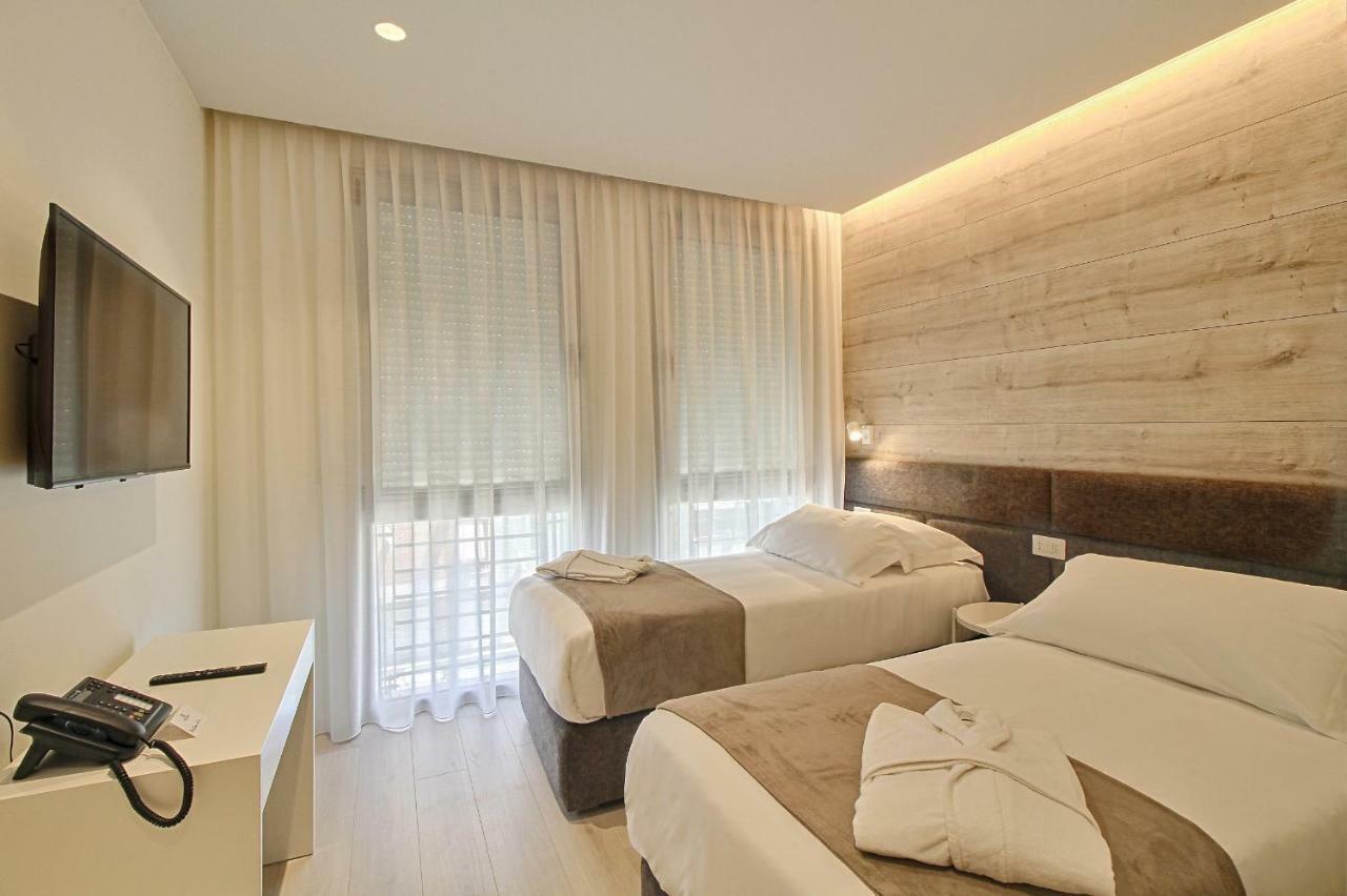 Three-Bedroom Apartmentsofa bed,834145970:JPEG
