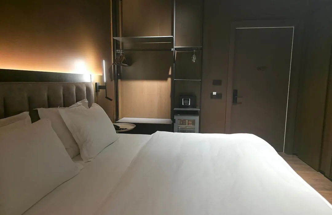 Mondial Hotel-1